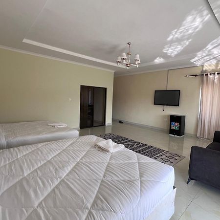 Kasbek Lodge And Tours 卢萨卡 外观 照片