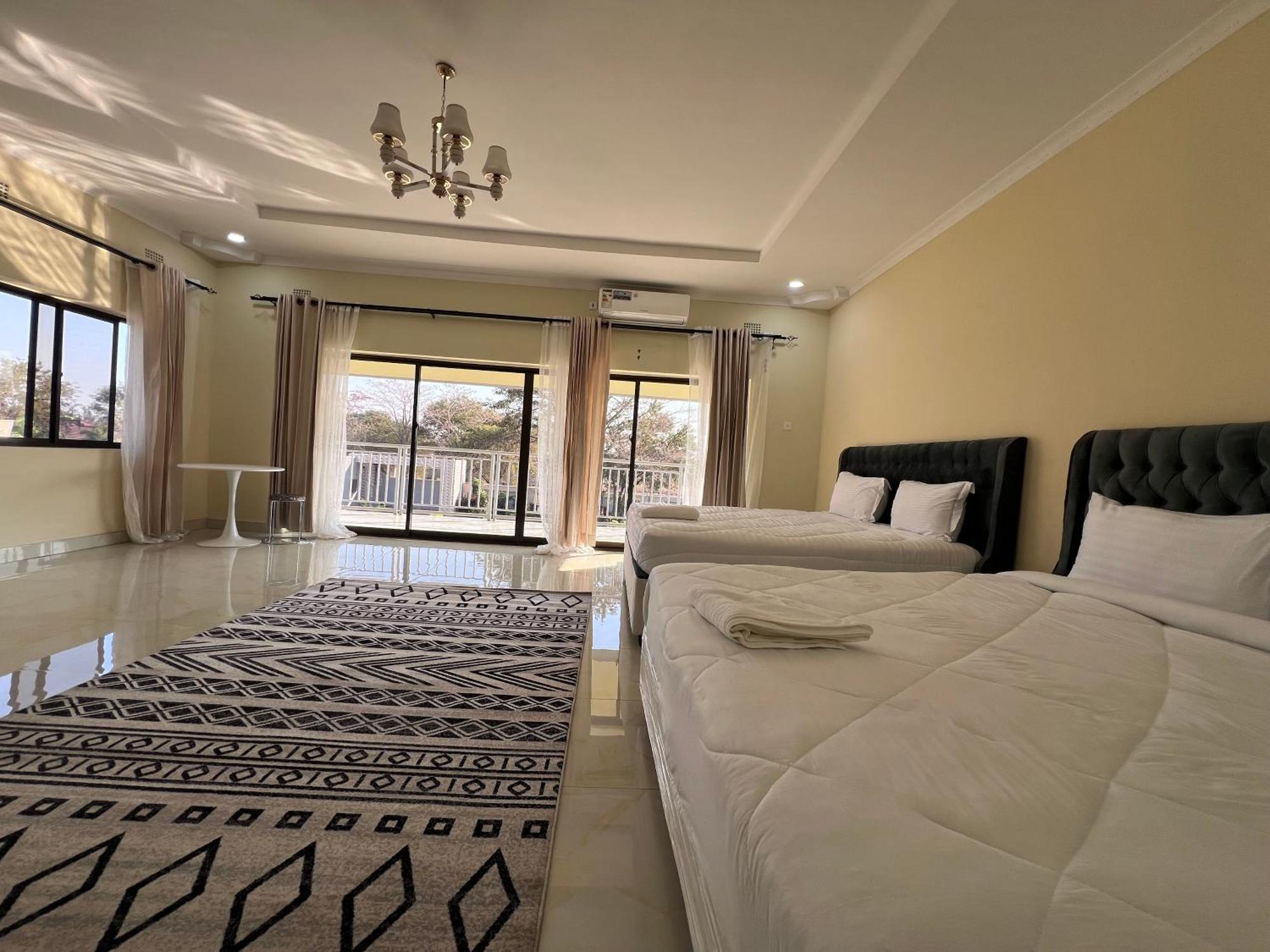 Kasbek Lodge And Tours 卢萨卡 外观 照片