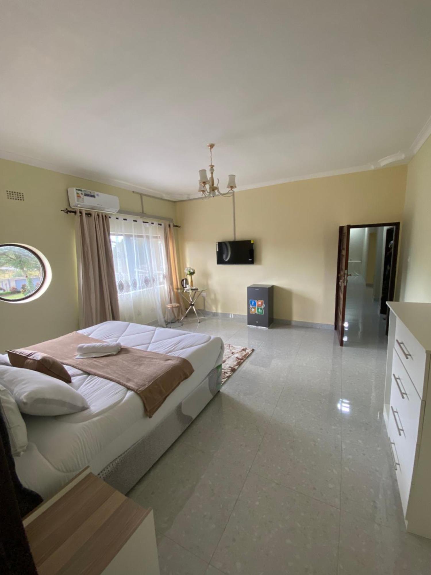 Kasbek Lodge And Tours 卢萨卡 外观 照片